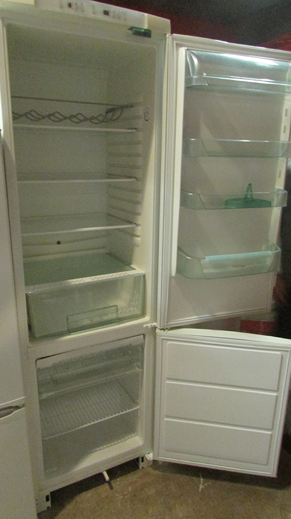 Холодильники б у доставка. Холодильник Electrolux ERF 3700. Холодильник Электролюкс двухкамерный 1998 года. Электролюкс холодильник 1998г. Холодильник Электролюкс erf37410ac.
